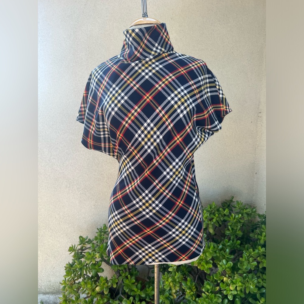 Zara top plaid asymmetrical fit Sz medium
Cowl neck